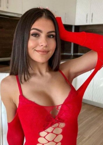 Sosyal Çevresi Geniş Dolgun Göğüslü Escort Bayan Sosyal Çevresi Geniş Dolgun Göğüslü Escort Bayan